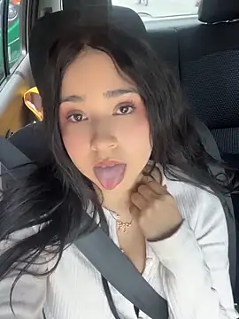 Snapshot of eimili_love chatting on May 22, 4:45 pm eimili love online show from May 22, 4:45 pm