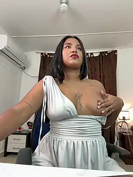 Snapshot of Just_lilah chatting on May 21, 10:17 pm Just lilah online show from May 21, 10:17 pm