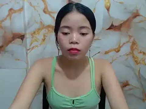 Snapshot of Sweet_Sarah69 chatting on May 20, 12:44 pm Sweet Sarah69 online show from May 20, 12:44 pm