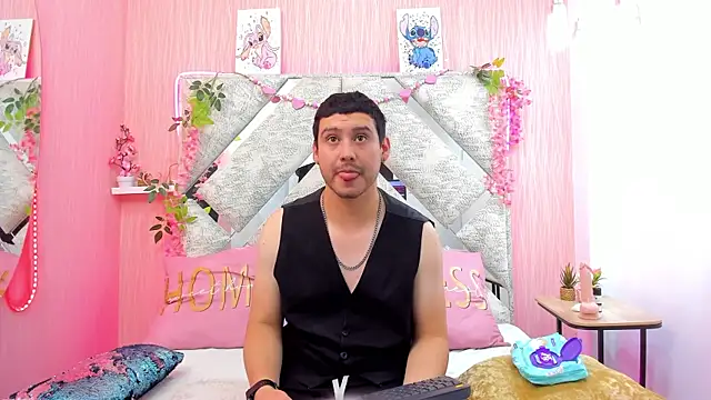 Snapshot of Kalix_Taylor chatting on May 17, 4:58 pm Kalix Taylor online show from May 17, 4:58 pm
