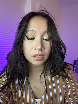 petiteTai online show from May 15, 3:46 am