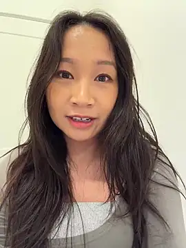 petiteTai online show from May 29, 3:37 am