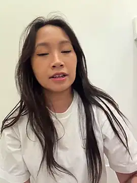petiteTai online show from May 30, 3:25 am
