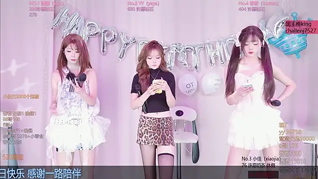 Snapshot of Lris-Girls chatting on May 29, 5:49 am Lris-Girls online show from May 29, 5:49 am