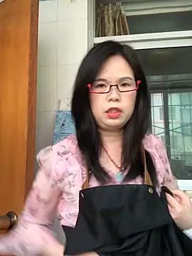 nidejiejie online show from May 13, 3:48 am