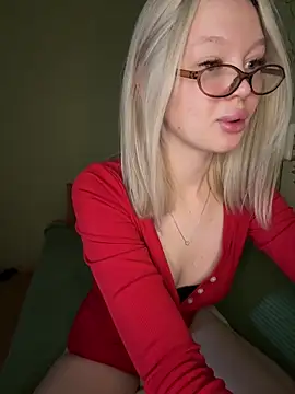 Snapshot of Velvet_Doll_ chatting on May 16, 4:31 am Velvet Doll online show from May 16, 4:31 am