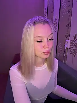 Velvet Doll  online show from July 10, 5:23 am