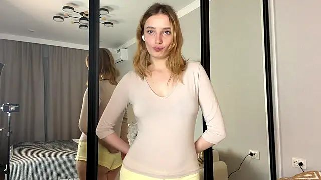 Snapshot of rosylume chatting on May 13, 4:48 pm rosylume online show from May 13, 4:48 pm