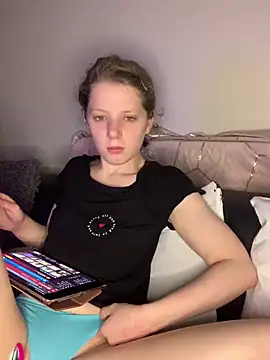 Snapshot of Tatum-Bear chatting on June 8, 9:48 pm Tatum-Bear online show from June 8, 9:48 pm