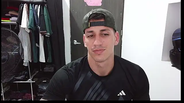 RaulRico online show from May 10, 11:32 pm