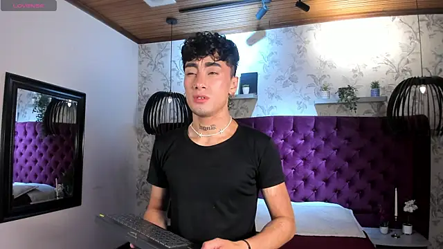 Spencerwhite  online show from May 18, 10:59 pm