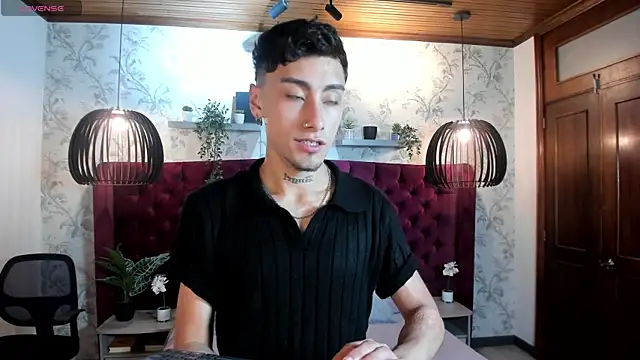 Snapshot of Spencerwhite_ chatting on June 25, 8:57 pm Spencerwhite online show from June 25, 8:57 pm
