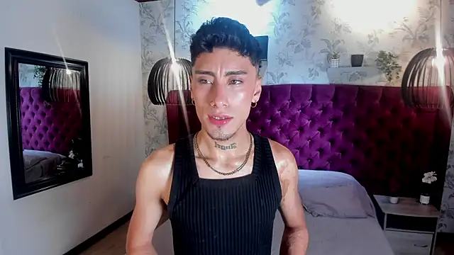 Snapshot of Spencerwhite_ chatting on June 27, 2:23 pm Spencerwhite online show from June 27, 2:23 pm