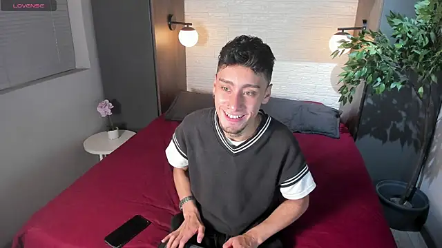 Snapshot of Spencerwhite_ chatting on July 12, 9:28 pm Spencerwhite online show from July 12, 9:28 pm
