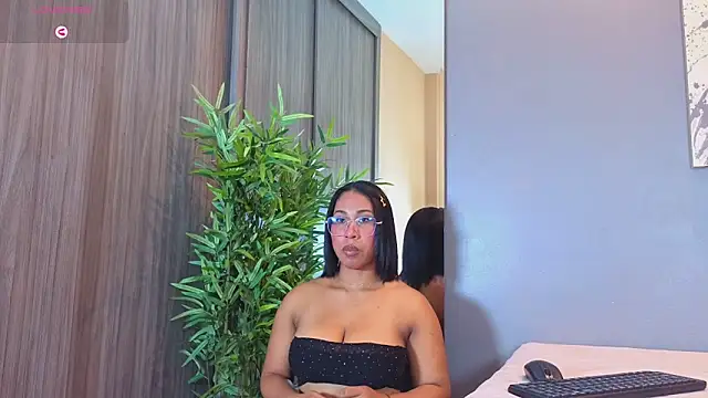 Karlie moore  online show from May 21, 9:22 pm