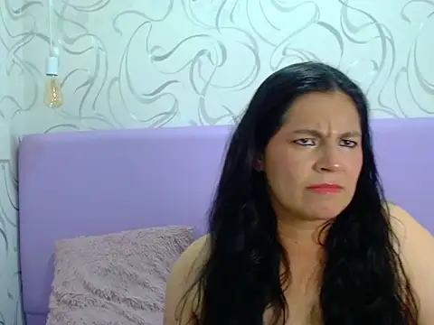 JenniferLondonx online show from May 15, 9:44 pm