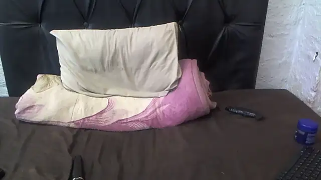 Snapshot of petitekaylaXxx chatting on July 12, 7:27 pm petitekaylaXxx online show from July 12, 7:27 pm