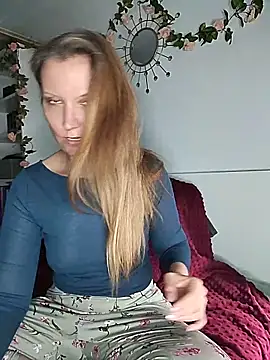 Snapshot of Candy_Cougar chatting on May 6, 7:13 am Candy Cougar online show from May 6, 7:13 am