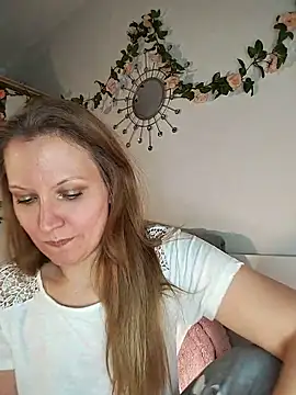 Snapshot of Candy_Cougar chatting on May 20, 8:09 am Candy Cougar online show from May 20, 8:09 am