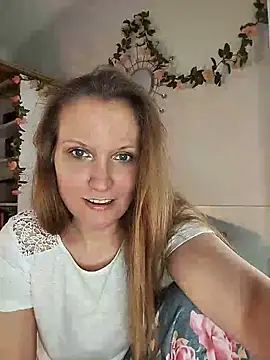 Snapshot of Candy_Cougar chatting on May 21, 8:54 am Candy Cougar online show from May 21, 8:54 am