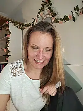 Snapshot of Candy_Cougar chatting on May 22, 1:06 pm Candy Cougar online show from May 22, 1:06 pm