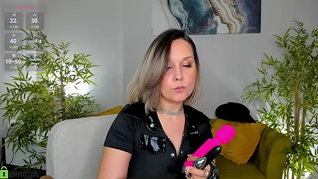 Nikki Mi1k online show from May 12, 9:28 am