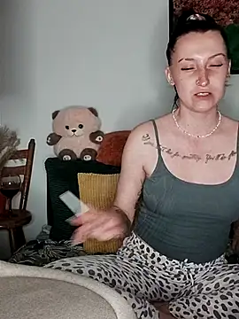 Snapshot of Goddessm00n1 chatting on May 15, 8:38 pm Goddessm00n1 online show from May 15, 8:38 pm