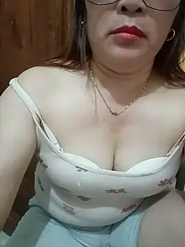 Snapshot of FlowerSexy95 chatting on May 9, 5:18 pm FlowerSexy95 online show from May 9, 5:18 pm