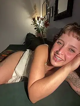 EmilieBraun online show from June 24, 8:19 pm