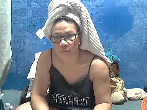 hotchilimom online show from June 27, 10:09 am