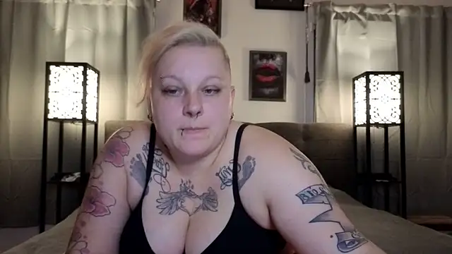 Lady Peggi online show from May 22, 9:09 pm