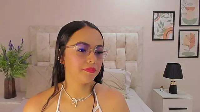 Snapshot of Milaa_Santana chatting on May 11, 3:18 pm Milaa Santana online show from May 11, 3:18 pm