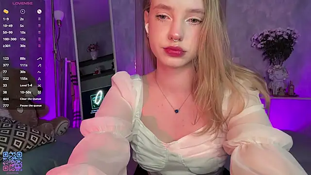Snapshot of Eve_Dark_Side chatting on May 29, 6:00 am Eve Dark Side online show from May 29, 6:00 am
