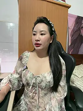 Snapshot of Bella439 chatting on May 11, 1:44 am Bella439 online show from May 11, 1:44 am