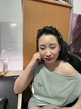 Snapshot of Bella439 chatting on May 11, 2:45 pm Bella439 online show from May 11, 2:45 pm