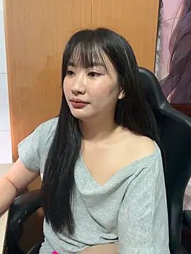 Snapshot of Bella439 chatting on May 18, 3:57 am Bella439 online show from May 18, 3:57 am