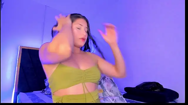 Snapshot of VioletaSanchez24 chatting on June 19, 10:13 pm VioletaSanchez24 online show from June 19, 10:13 pm
