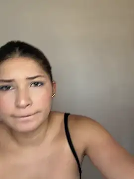 Snapshot of VioletaSanchez24 chatting on July 17, 6:35 pm VioletaSanchez24 online show from July 17, 6:35 pm