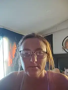 Snapshot of Queenle91 chatting on May 22, 2:01 pm Queenle91 online show from May 22, 2:01 pm