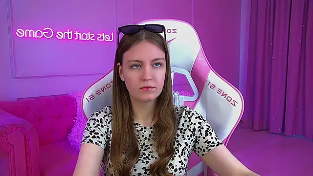 SofiaSarvains online show from May 18, 6:08 am