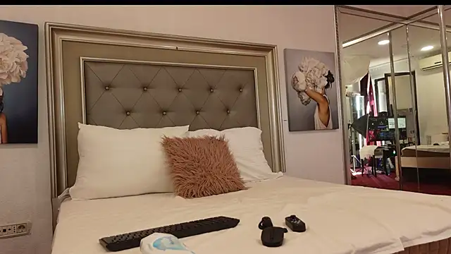 LeilaBie online show from May 27, 4:31 am