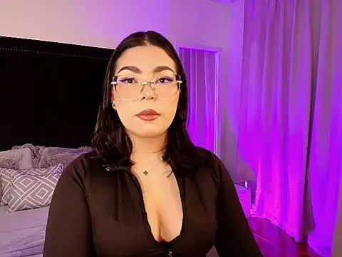 Snapshot of mariana_owen chatting on May 11, 12:00 pm mariana owen online show from May 11, 12:00 pm