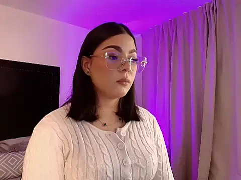 Snapshot of mariana_owen chatting on May 19, 12:00 pm mariana owen online show from May 19, 12:00 pm
