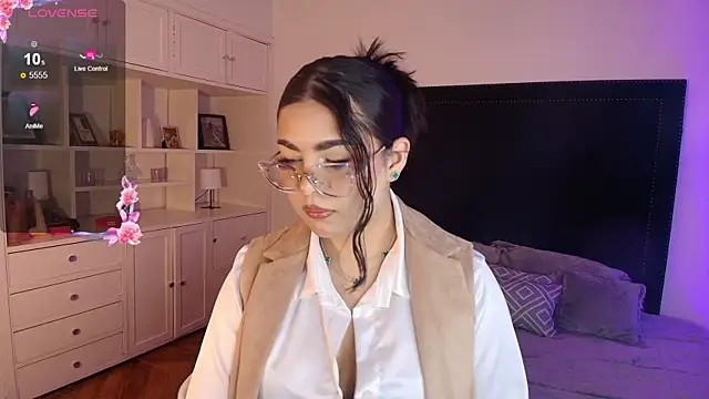 Snapshot of mariana_owen chatting on May 28, 12:02 pm mariana owen online show from May 28, 12:02 pm