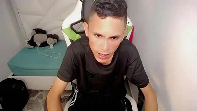 sombra 18 online show from May 27, 2:19 am