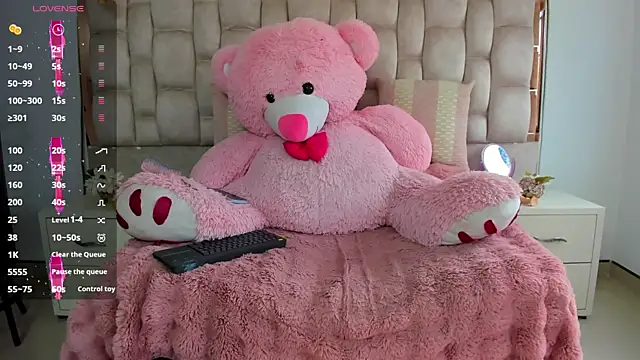 MaddyReyes online show from July 14, 8:14 pm