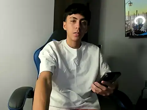 Snapshot of Ian_andrey chatting on May 24, 10:59 pm Ian andrey online show from May 24, 10:59 pm