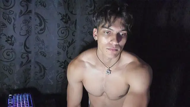 Snapshot of Alessio_Valee chatting on June 1, 6:26 am Alessio Valee online show from June 1, 6:26 am