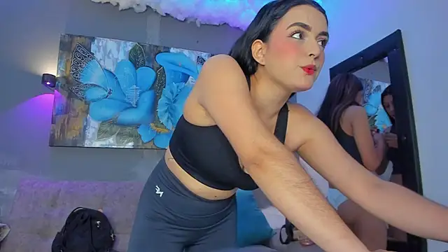 ElizabethAndEliana online show from May 7, 12:21 pm