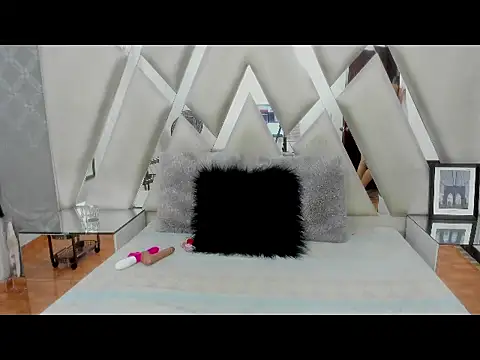 Snapshot of SweetVenuus chatting on May 9, 1:38 pm SweetVenuus online show from May 9, 1:38 pm